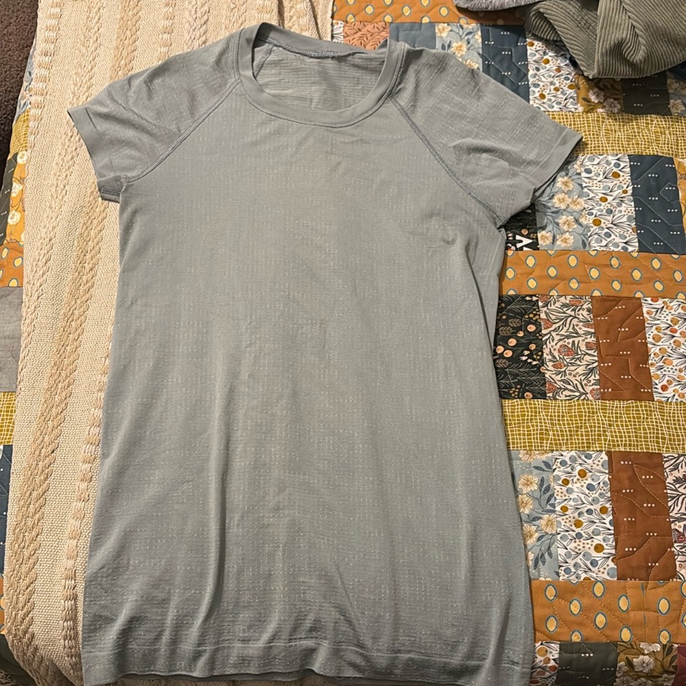 Lululemon swiftly t-shirt